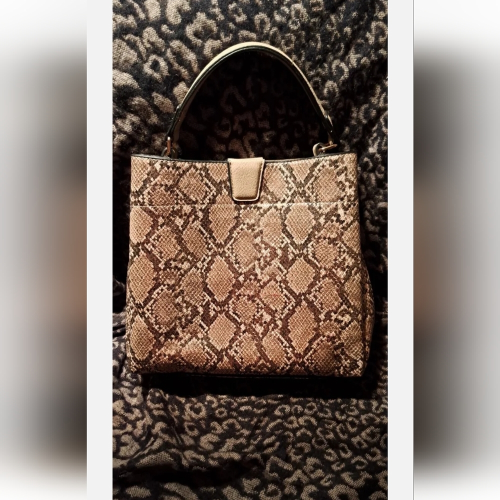 Beautiful Golden Snake Jen & Co Handbag Great Condition Clean